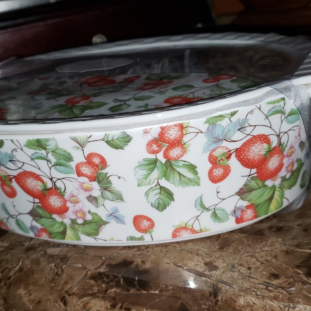 CASSEROLE DISH